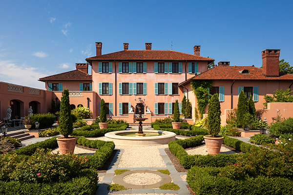Front view of Glenmere mansion